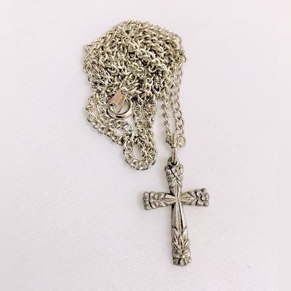 Vintage Silver Floral Autom Cross Necklace - Picture 8 of 9